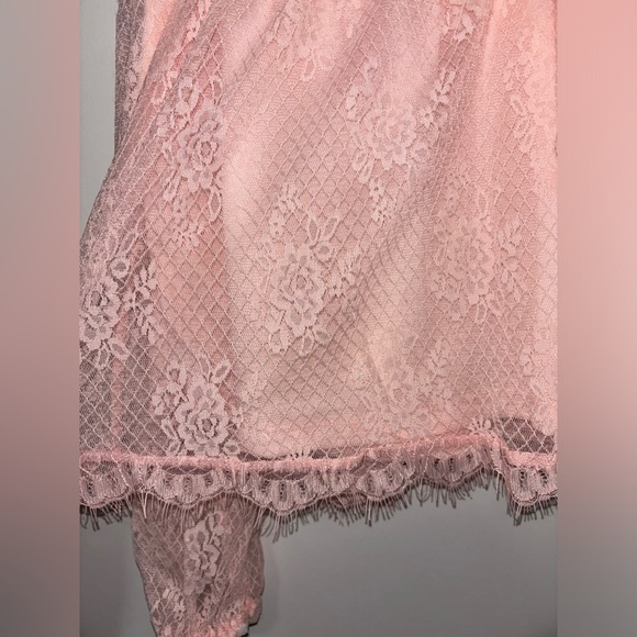 Francesca’s Lace Pink Top - Picture 4 of 6